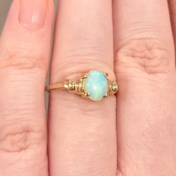 Vintage 10K Gold Opal Ring: White & Blue Solitaire, Size 6.5 - Picture 4 of 11